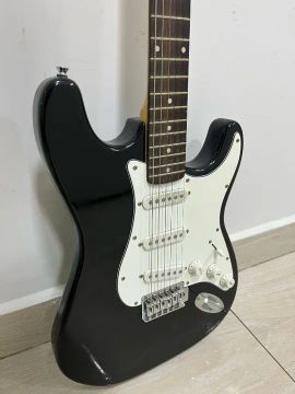 Guitarra Rocky By Condor Preta e Branca RX20