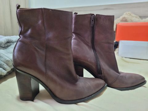Botas de Couro Marrom - Arezzo- Tamanho 34