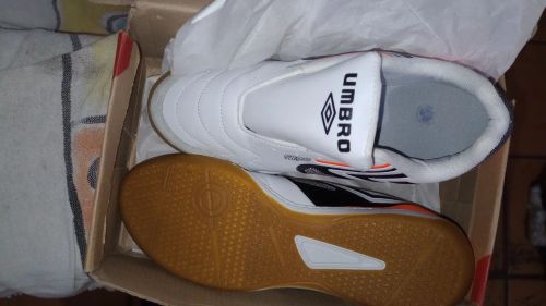 Chuteiras Umbro Futsal - Tamanho 40 - NOVAS!