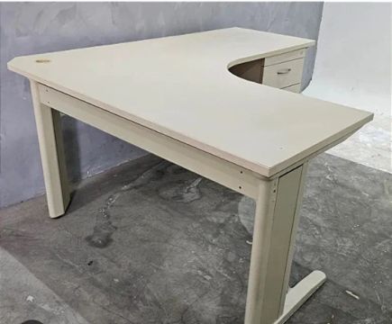 Mesa de escritório em perfeito estado 
