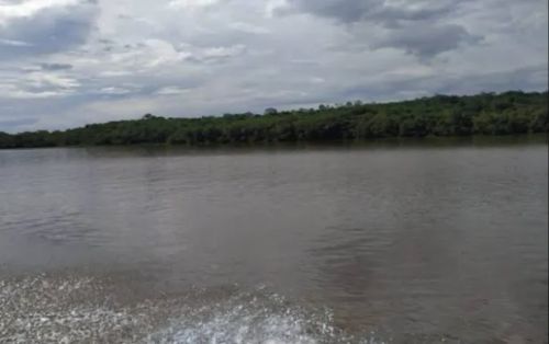 Vendo Ribas beira do rio Pardo