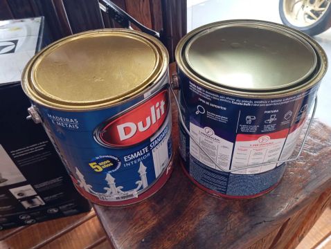 Duas latas Esmalte Sintético Dulit - 3,6L - Interior e Exterior 50,00 reais 
