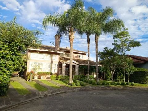 Casa em Santa Felicidade, 4 suítes em condomínio fechado - Ideal para família