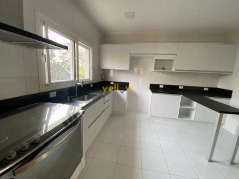 Casa em Condomínio Fechado em Jardim Limoeiro - Arujá, SP