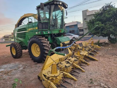 Forrageira John Deere 7350 - Máquina de Colheita de Silagem