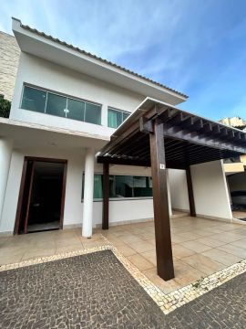 Sobrado para aluguel possui 341 metros quadrados com 4 quartos em Plano Diretor Sul - Palm