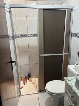 Box de banheiro em ótimo estado