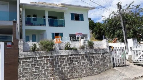 Casa com 4 quartos à venda!