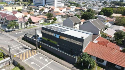 BARRACÃO  240m de area construida- UMA QUADRA DA LINHA VERDE