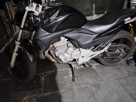 Vendo Cb300 2010 ou troco por moto mais nova 