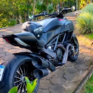 Vendo Ducati Diavel Baixa Km 2 Pneus novos