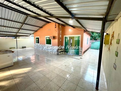 ALUGO CASA COM 3 DORMITÓRIOS- EM CONJUNTO NOVA REPÚBLICA 