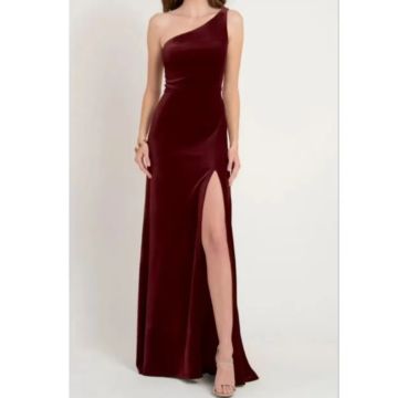 Vestido Longo de Veludo Vermelho com Fenda