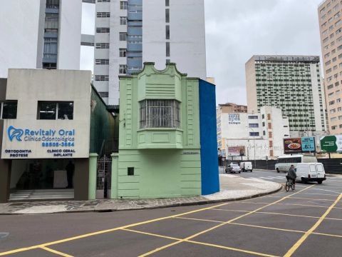 Excelente casa comercial em bela esquina no Centro