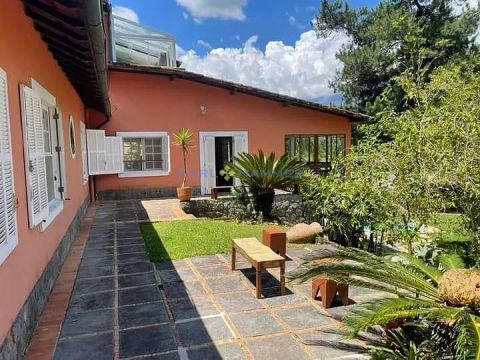 Casa em Meio a Natureza à Venda em Corrêas - Petrópolis, RJ - por R$ 1.980.000,00