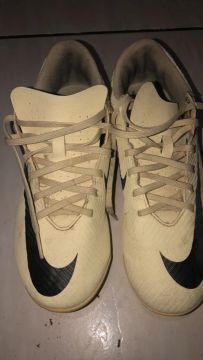 Chuteira Nike original semi novo 