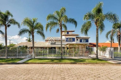 Incrível refúgio de descanso na Daniela - casa com 5 suítes, 600m da praia, pronta pra mor