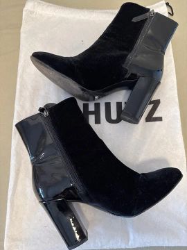 Bota de cano curto preta Schutz 