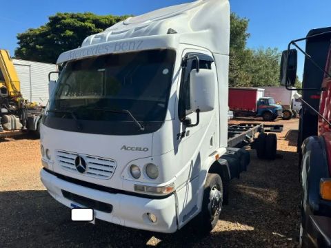 Acello  715 C 4x2  ano  2007  no  chassi 