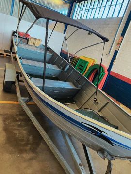 BARCO DE ALUMÍNIO COM MOTOR E CARRETINHA