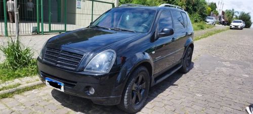 Rexton Preta 4x4 reduzida