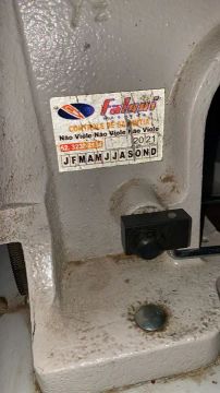 Máquina de pregar botão e ilhós