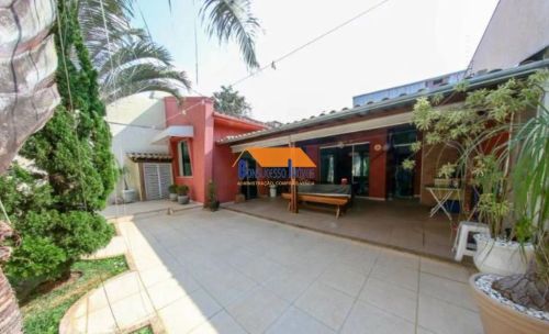 Casa de 3 quartos no bairro Carlos Prates