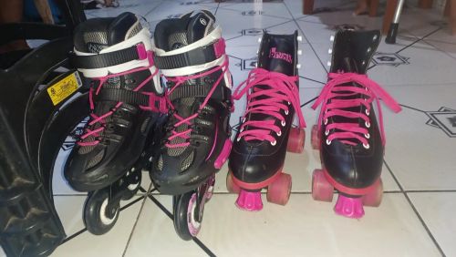 Vende-se dois patins por 500 reais 