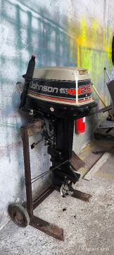Motor Johnson de 25hp com tanque 