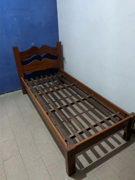 Cama solteiro de madeira rústica 