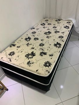 Cama Box solteiro usada