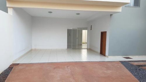 Alugo casa