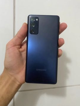 Vendo Samsung s20 fe 256gb zero todo original só biometria q parou mais fácial pega 
