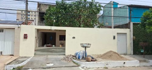 Casa Térrea -Em excelente localização