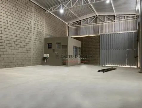 GALPÃO COM 150m²