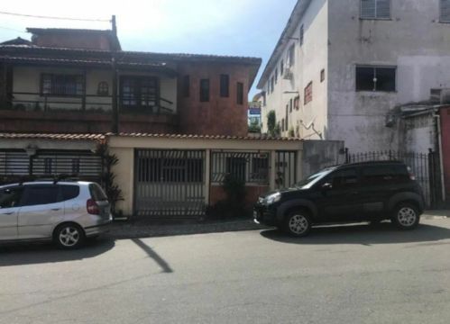 Casa em Rua Doutor Emílio Carlos - Vila Cascatinha - São Vicente/SP