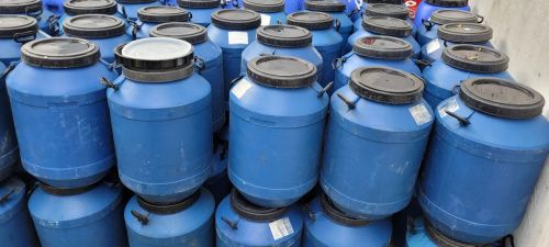 Barril tipo Leiteira de plástico azul 50 litros usados com alimentos 