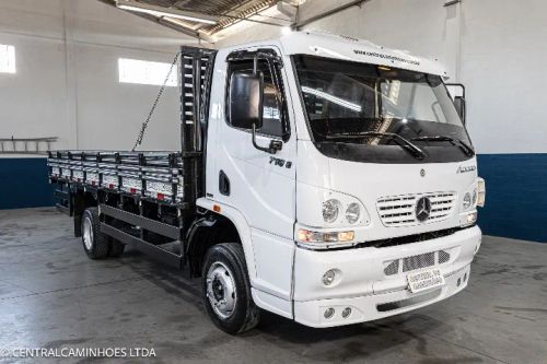 Mercedes Benz Accelo 715 C ano 2006 Impecável 