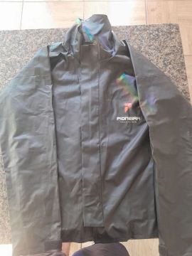 Capa de chuva pioneira