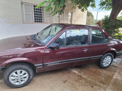 Vende se Chevrolet Monza Tubarão 1994 1.8 - Vermelho- Ótimo Estado