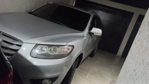 Santa fé 2011 valor 53 mil, faço na promissória com entrada.