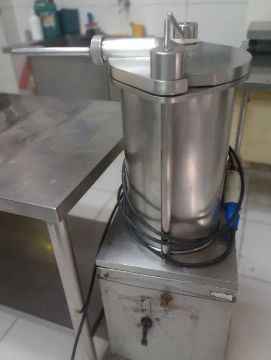 Ensacadeira para encher salame, linguiça e salsichas 20 Litros 220v 