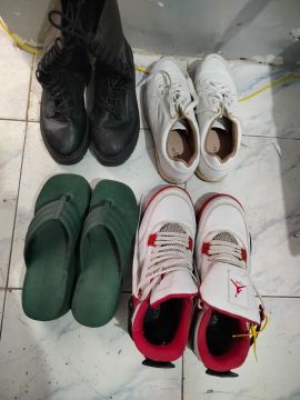 Lote de 6 pares de sapatos - Diversos estilos e cores