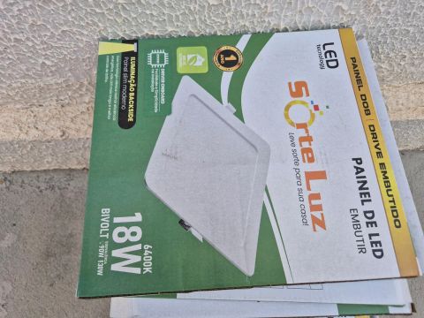 8 Painel de LED Embutido 18W 6400K Bivolt - Sorte Luz