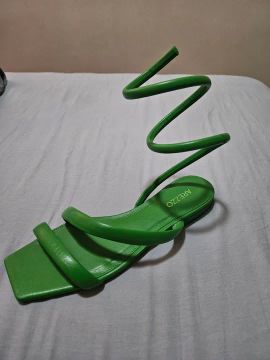 Sandalia rasteira Arezzo 38
