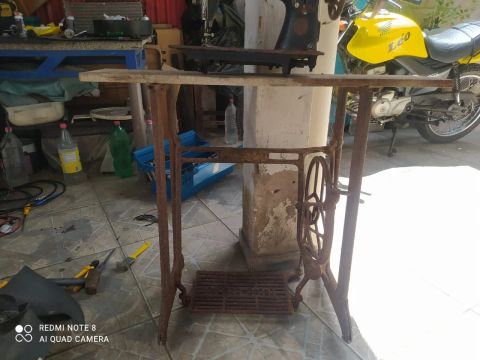 Mesa de costura antiga