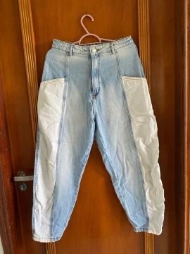 Calça Jeans com Detalhe Branco