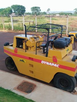 Rolo compactador de pneus Dynapac modelo CP22
