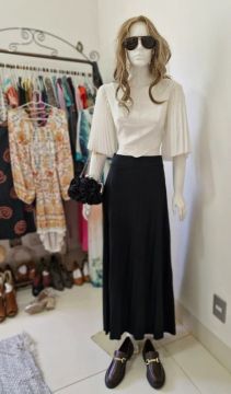 Conjunto saia e blusa branco e preto