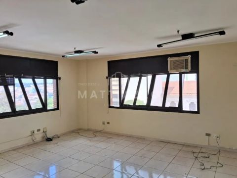 Salas comerciais para locação, no Centro em Limeira/SP.